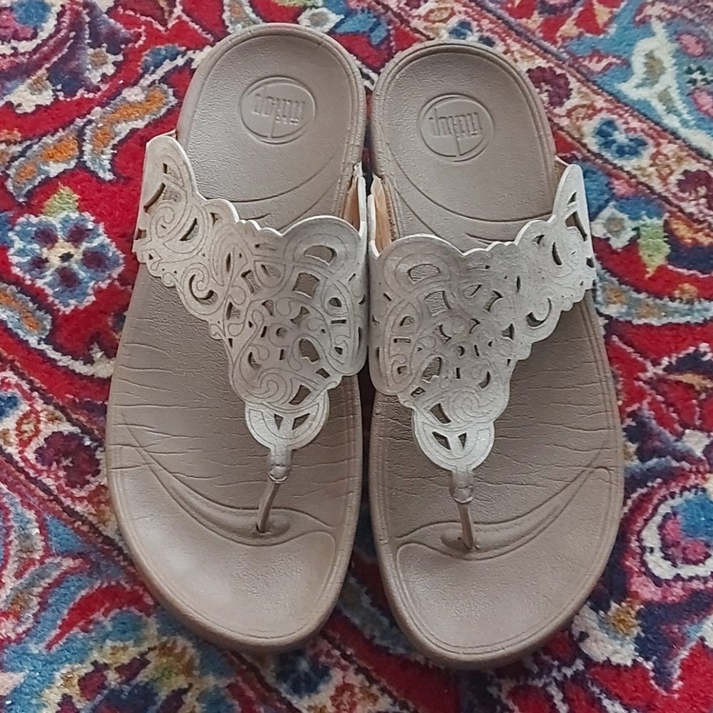 Fitflop Flora silver toe post sandals